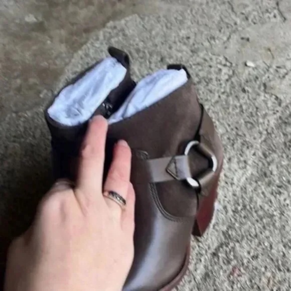 New Vince Camuto Nenanie Pointed Toe Leather Bootie Size 6 - Picture 4 of 6